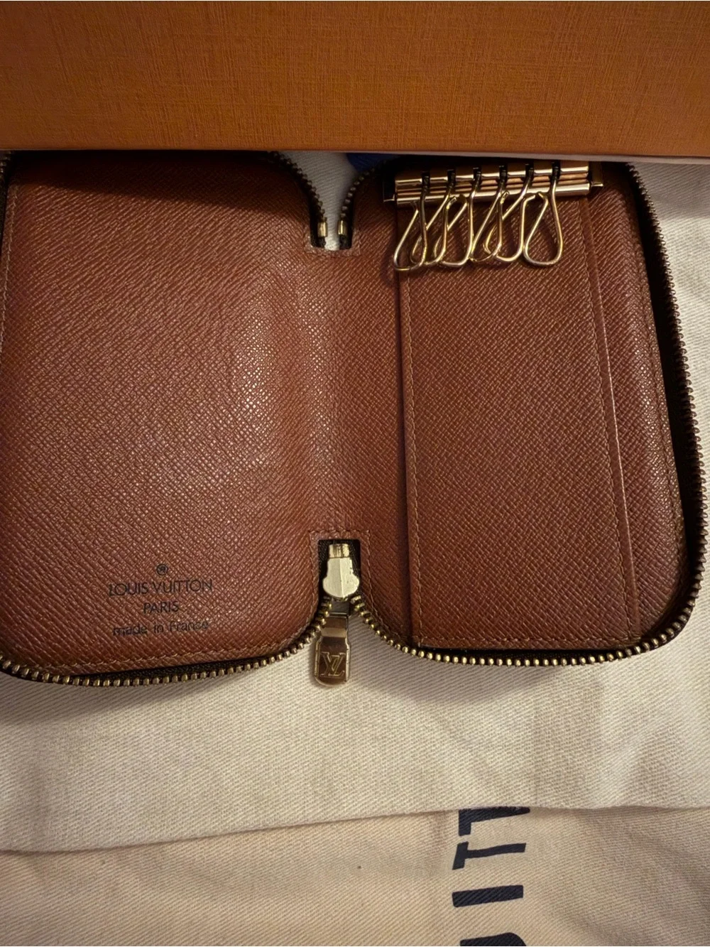 Louis Vuitton Brown Monogram Zipped 6 Key holder